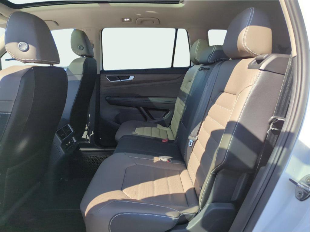 new 2025 Volkswagen Atlas car, priced at $46,076