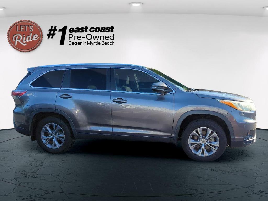used 2015 Toyota Highlander car, priced at $11,687