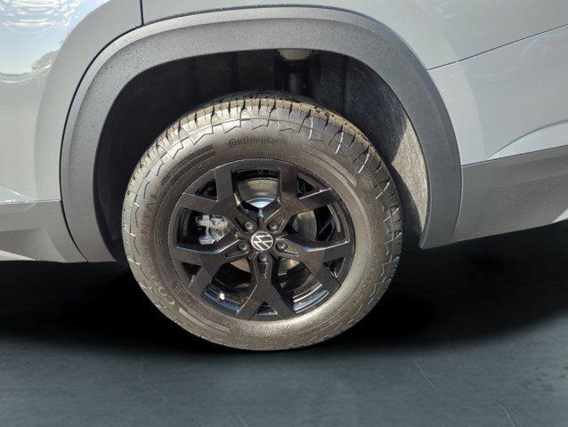 new 2025 Volkswagen Atlas car, priced at $50,224