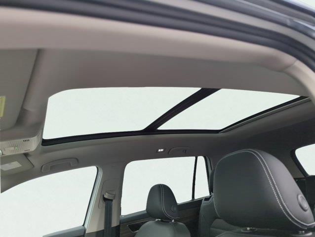 new 2025 Volkswagen Atlas car, priced at $52,404