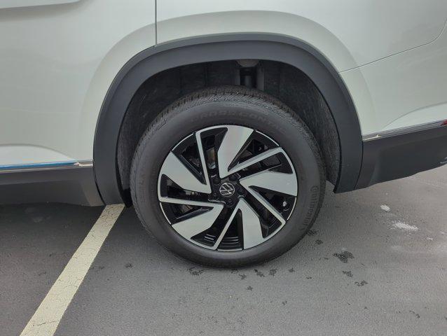 new 2025 Volkswagen Atlas car, priced at $52,404