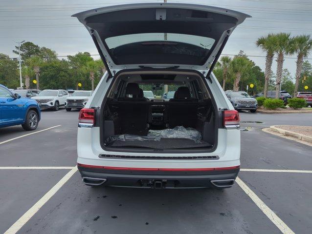 new 2025 Volkswagen Atlas car, priced at $52,404
