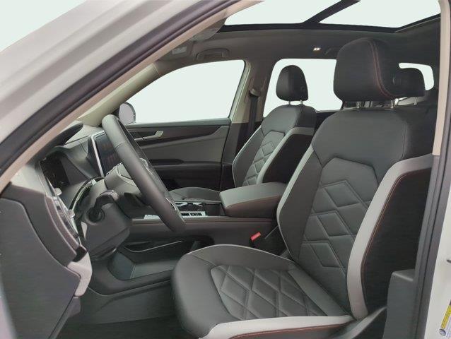 new 2025 Volkswagen Atlas car, priced at $48,671