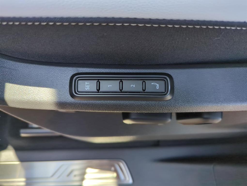 new 2025 Volkswagen Atlas Cross Sport car