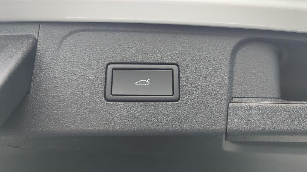 new 2026 Volkswagen Atlas car, priced at $46,315