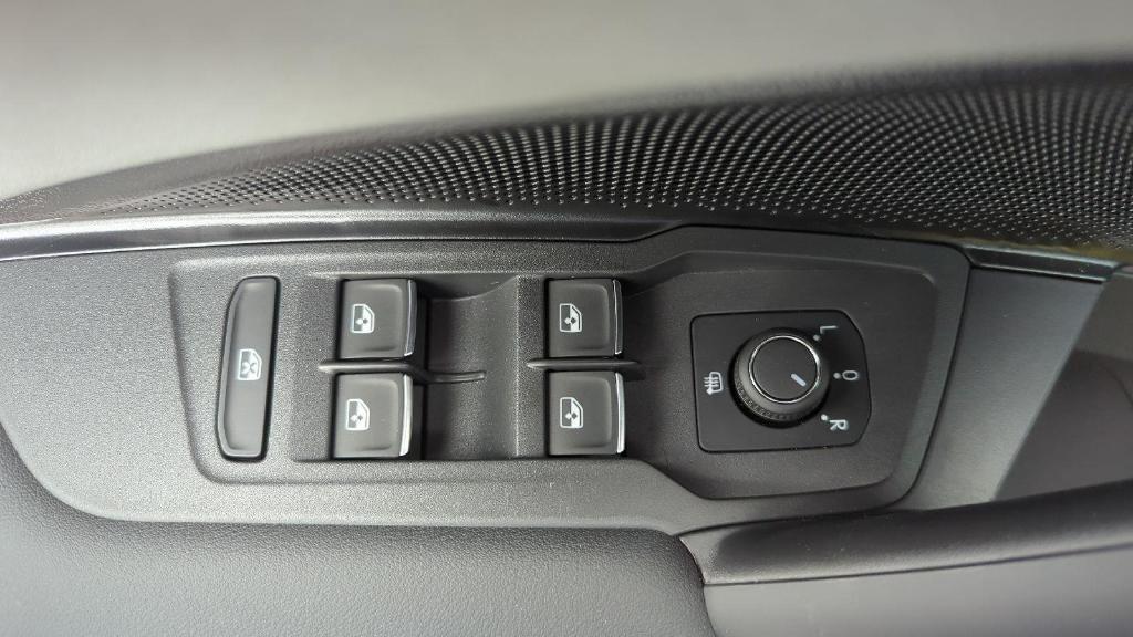 new 2025 Volkswagen Tiguan car, priced at $33,087