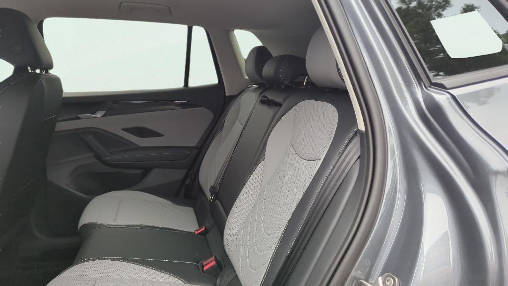 new 2025 Volkswagen Tiguan car, priced at $33,087