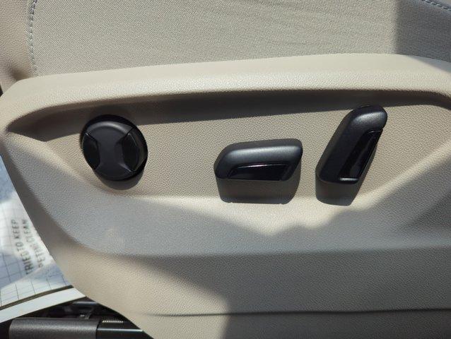 new 2025 Volkswagen Atlas car, priced at $46,710