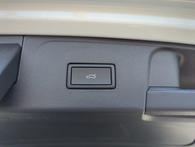 new 2025 Volkswagen Atlas car, priced at $46,386