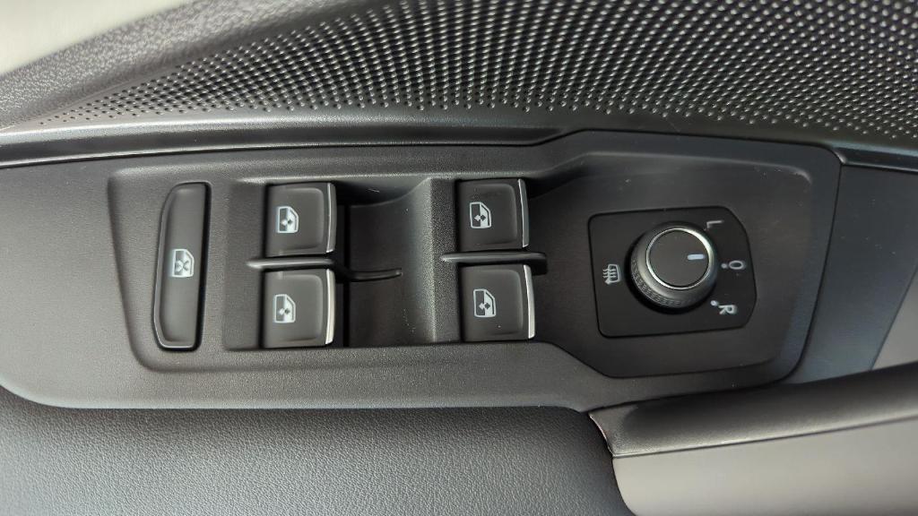 new 2025 Volkswagen Tiguan car, priced at $36,262