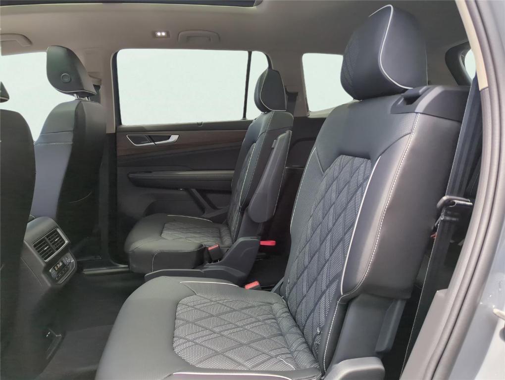 new 2025 Volkswagen Atlas car, priced at $51,006