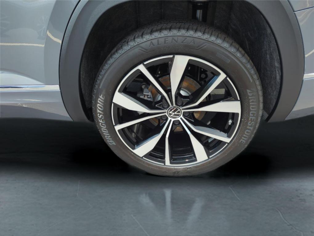 new 2025 Volkswagen Atlas car, priced at $51,006