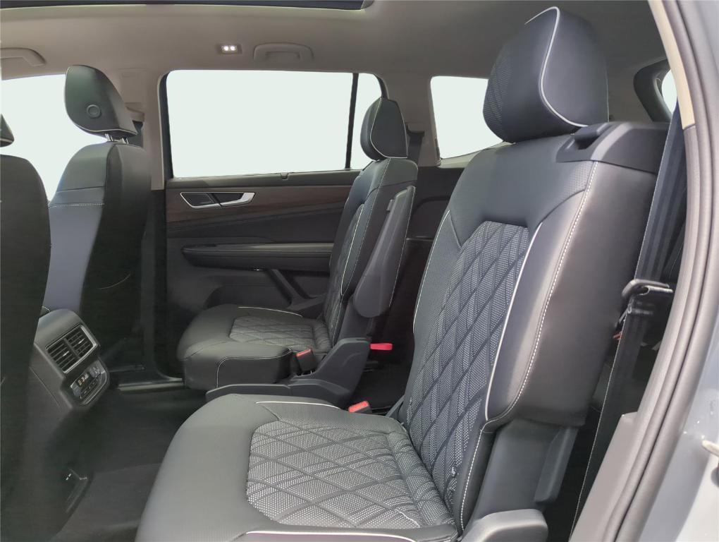 new 2025 Volkswagen Atlas car, priced at $51,756