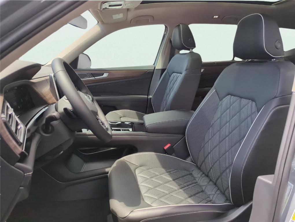 new 2025 Volkswagen Atlas car, priced at $51,006