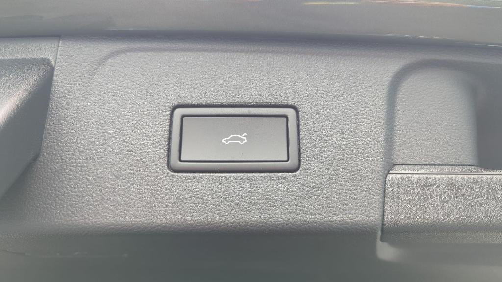 new 2026 Volkswagen Atlas car, priced at $45,291