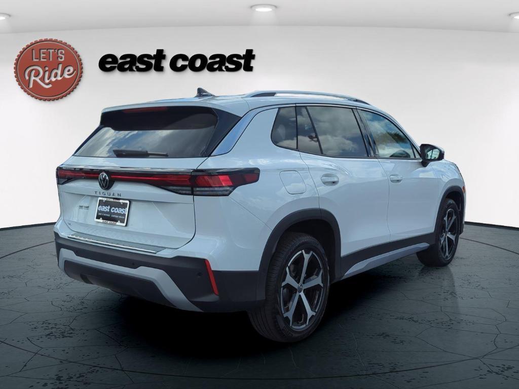 new 2025 Volkswagen Tiguan car, priced at $32,094