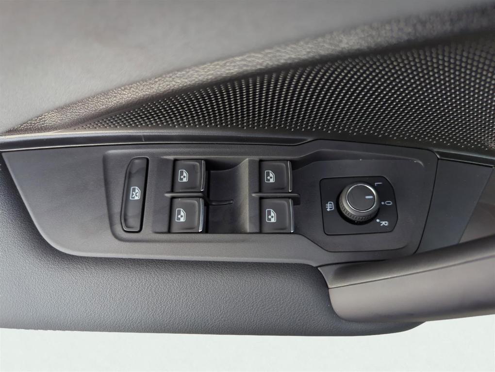 new 2025 Volkswagen Tiguan car, priced at $32,094