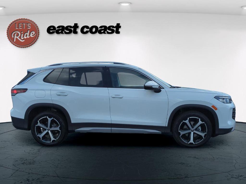new 2025 Volkswagen Tiguan car, priced at $32,094