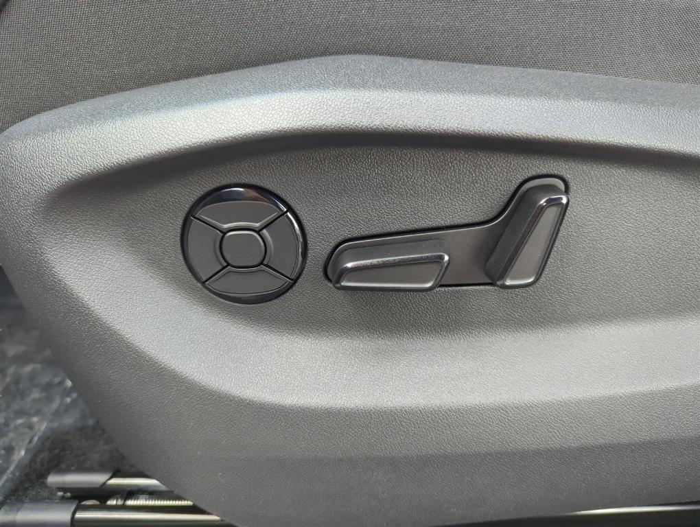 new 2025 Volkswagen Tiguan car, priced at $32,094