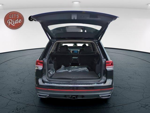 new 2025 Volkswagen Atlas car, priced at $46,666