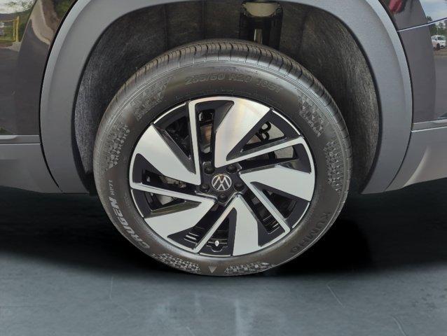 new 2025 Volkswagen Atlas car, priced at $46,666
