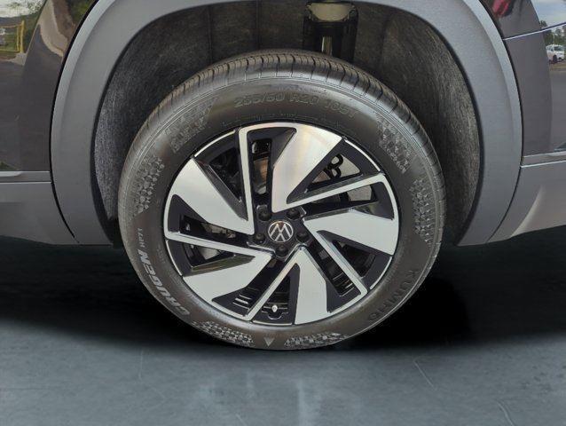 new 2025 Volkswagen Atlas car, priced at $46,666