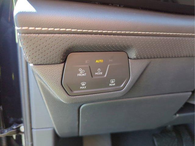 new 2025 Volkswagen Atlas car, priced at $48,718