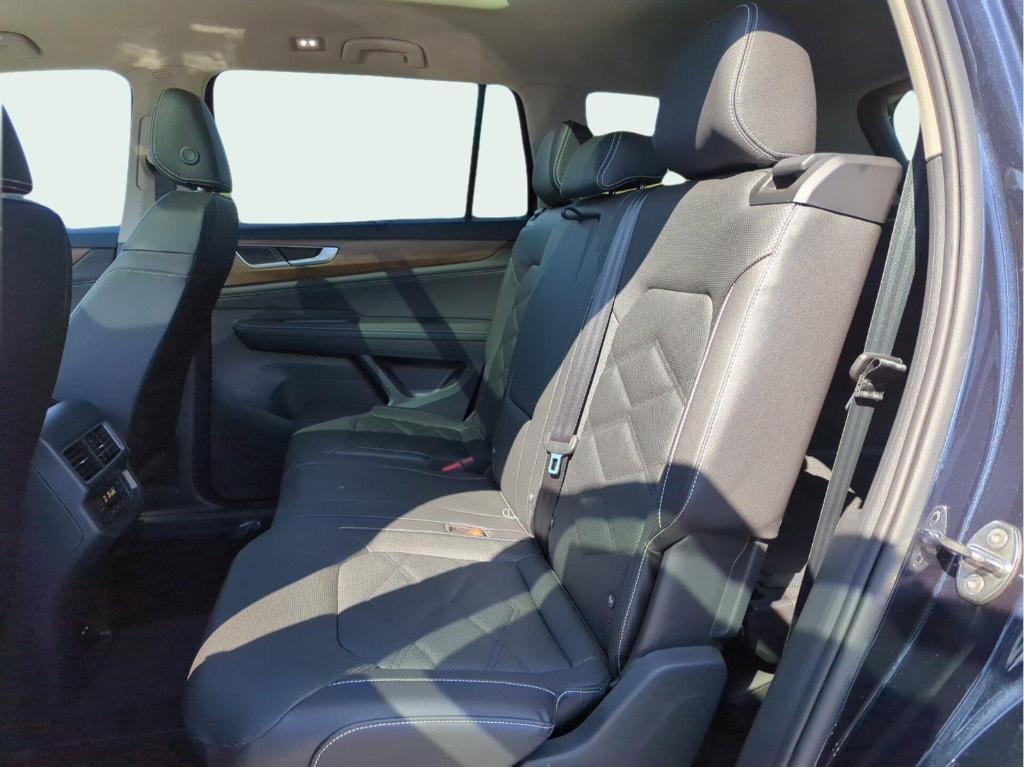 new 2025 Volkswagen Atlas car, priced at $44,718