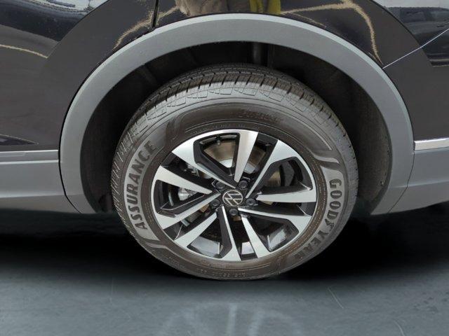 new 2024 Volkswagen Tiguan car, priced at $32,675