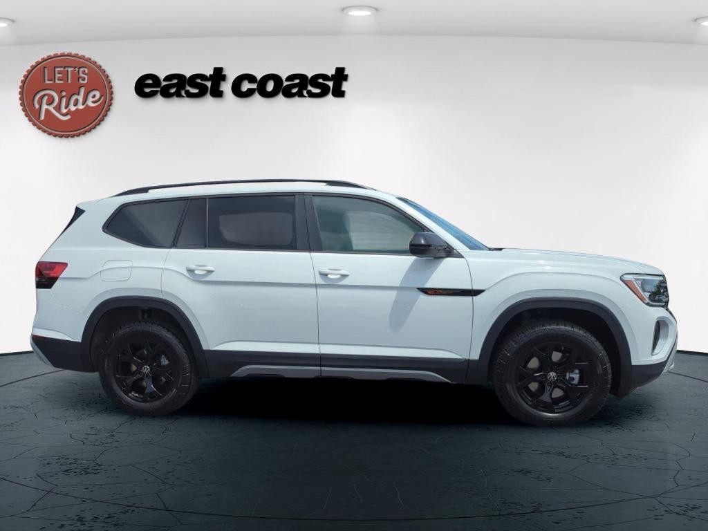 new 2025 Volkswagen Atlas car, priced at $43,366