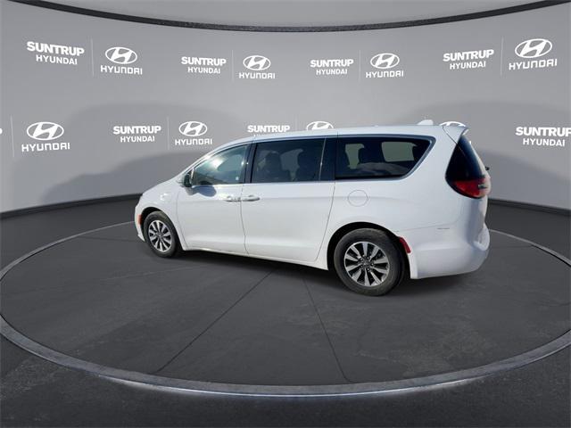 used 2022 Chrysler Pacifica Hybrid car, priced at $25,155