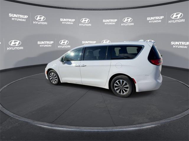 used 2022 Chrysler Pacifica Hybrid car, priced at $30,655