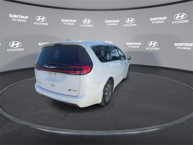 used 2022 Chrysler Pacifica Hybrid car, priced at $25,155