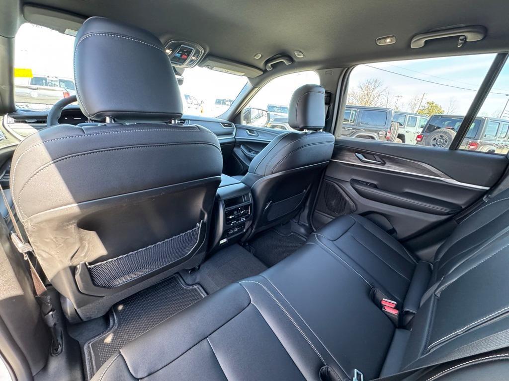 new 2025 Jeep Grand Cherokee car, priced at $46,082