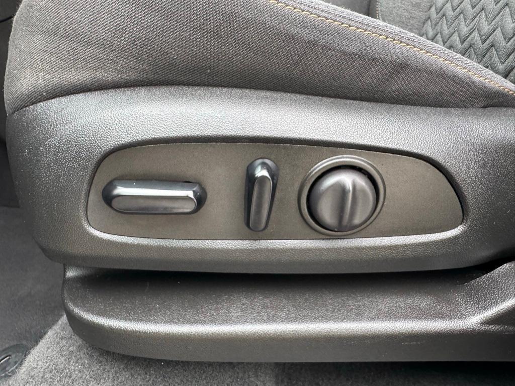 used 2023 Chevrolet Equinox car, priced at $21,115