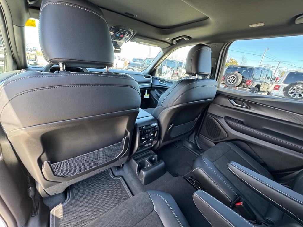 new 2025 Jeep Grand Cherokee L car, priced at $48,363