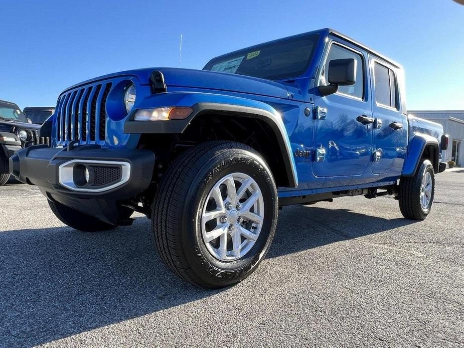 new 2023 Jeep Gladiator car, priced at $52,740