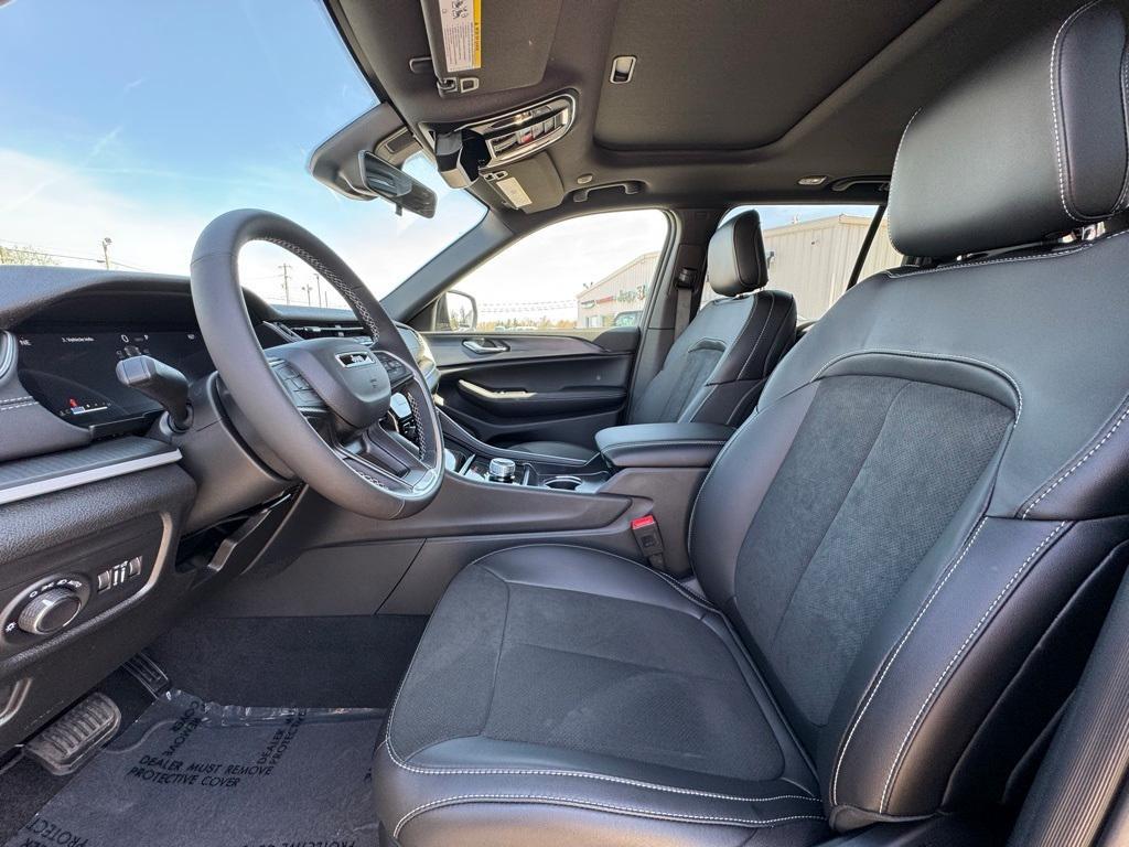 new 2025 Jeep Grand Cherokee car, priced at $46,939