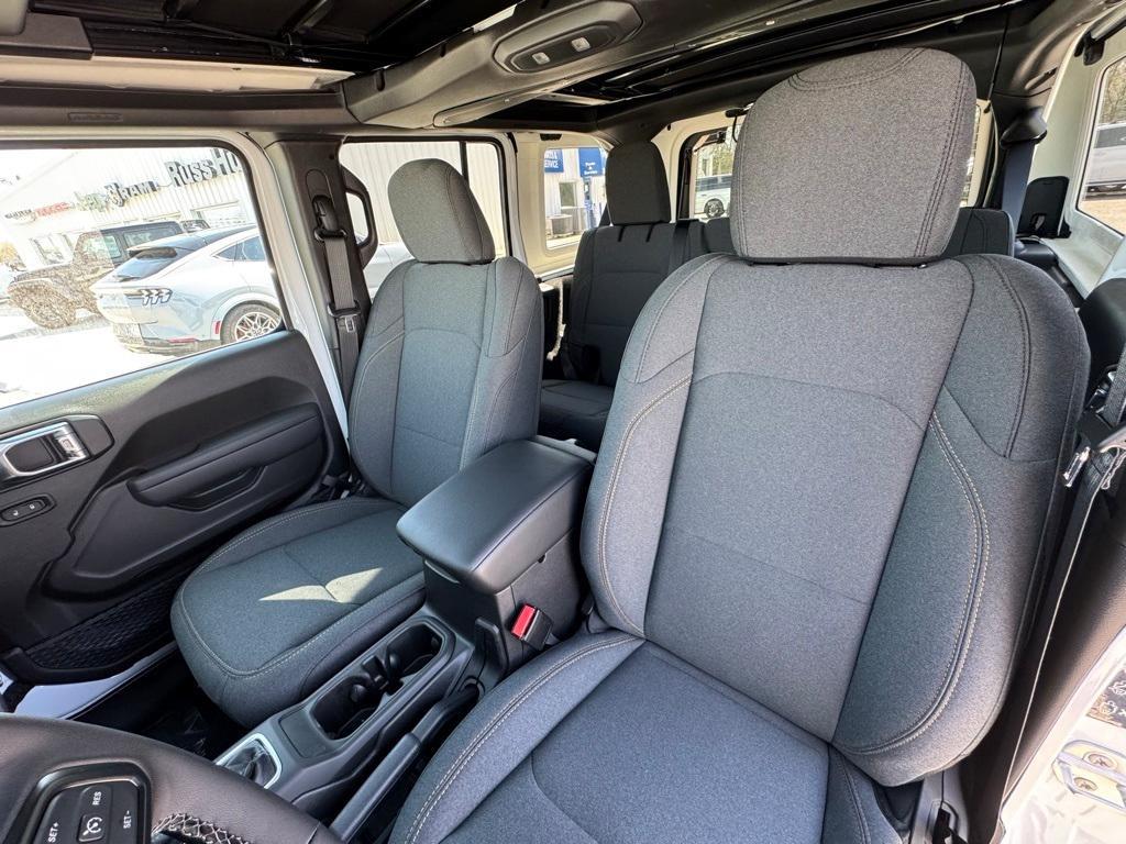 new 2025 Jeep Wrangler car, priced at $50,677