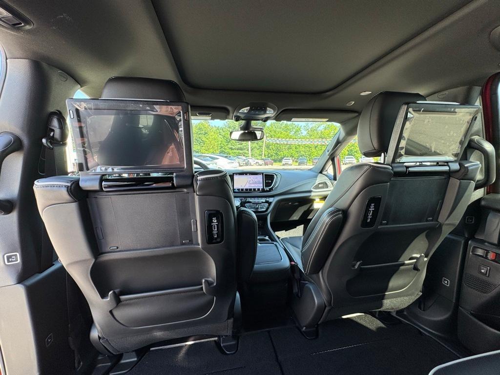 new 2025 Chrysler Pacifica car, priced at $56,665