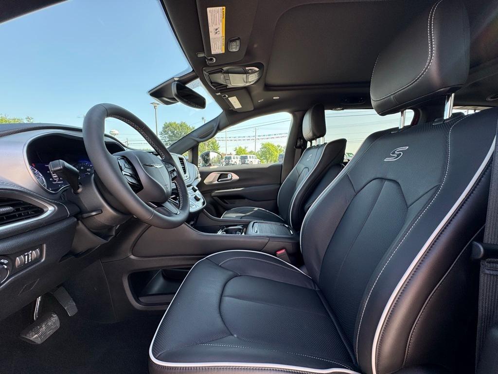 new 2025 Chrysler Pacifica car, priced at $56,665