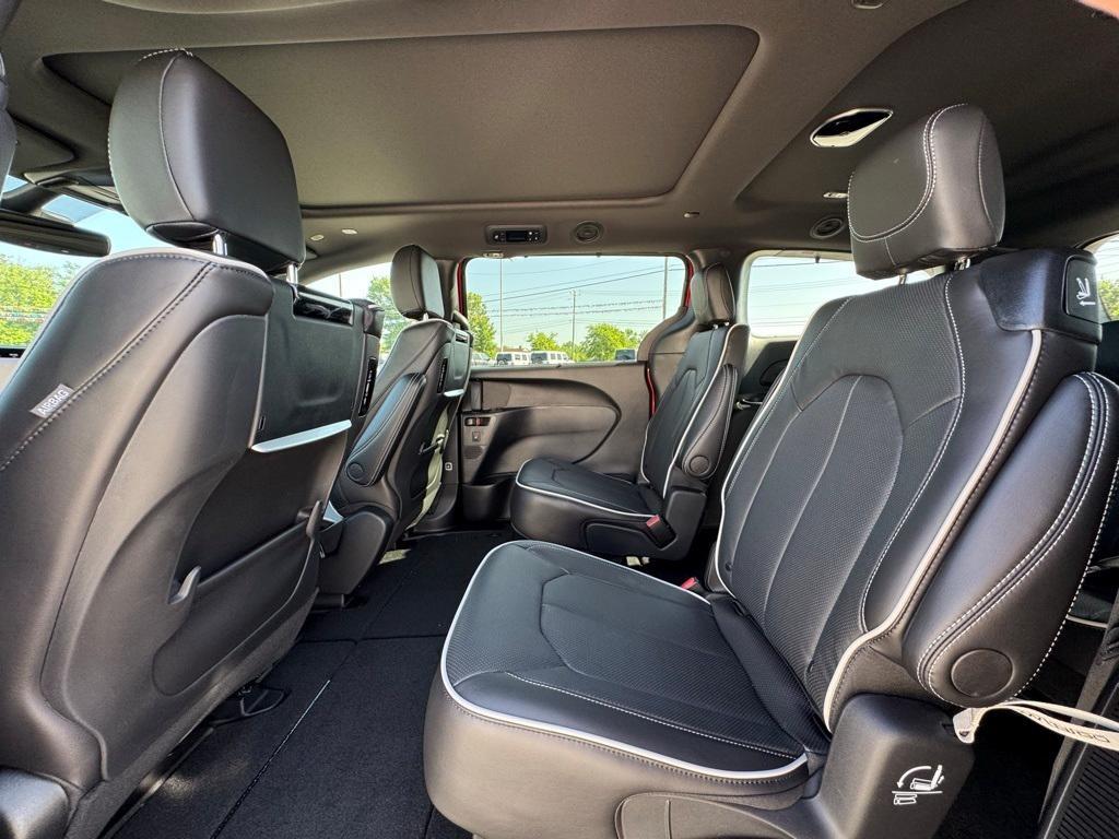 new 2025 Chrysler Pacifica car, priced at $56,665