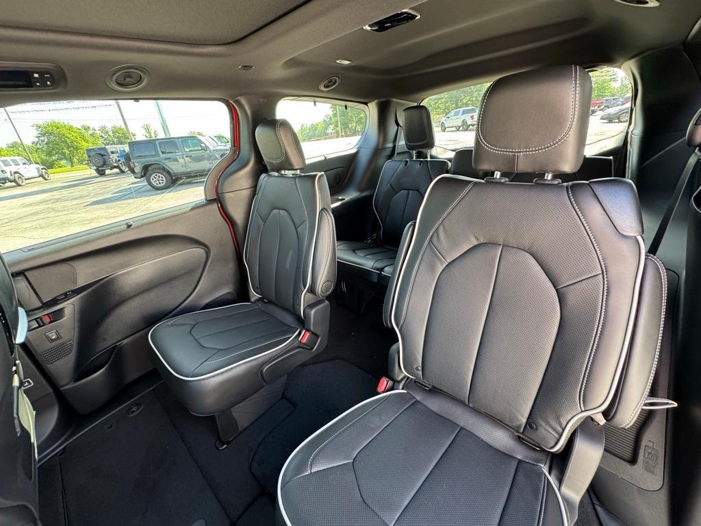 new 2025 Chrysler Pacifica car, priced at $56,665