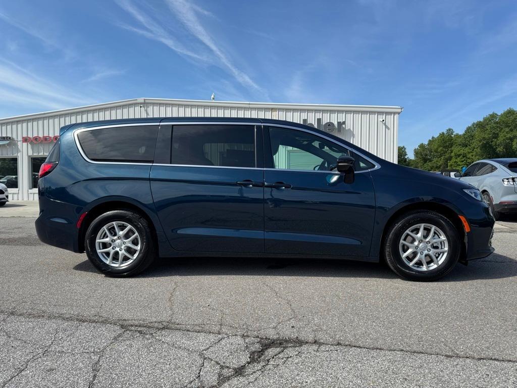 new 2025 Chrysler Pacifica car, priced at $48,077