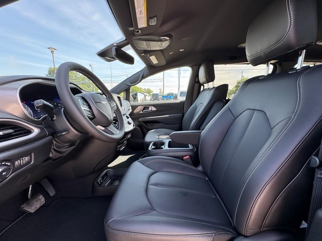 new 2025 Chrysler Pacifica car, priced at $48,077