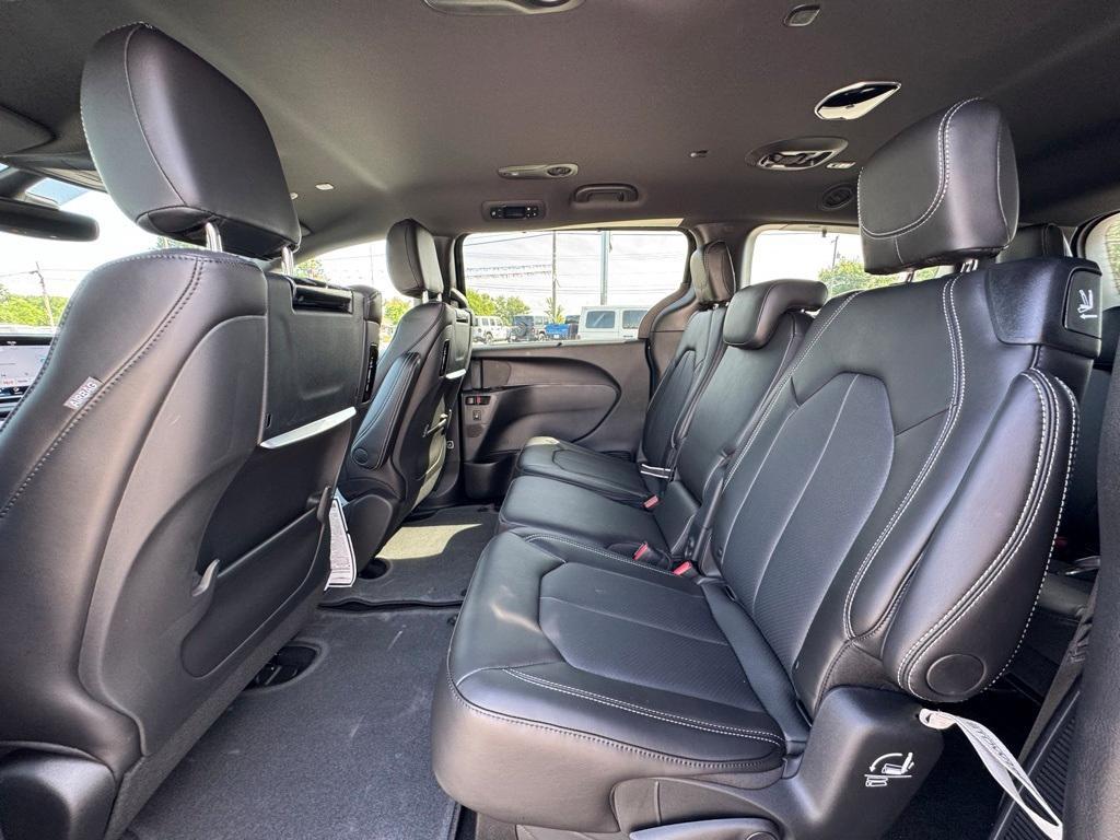 new 2025 Chrysler Pacifica car, priced at $48,077