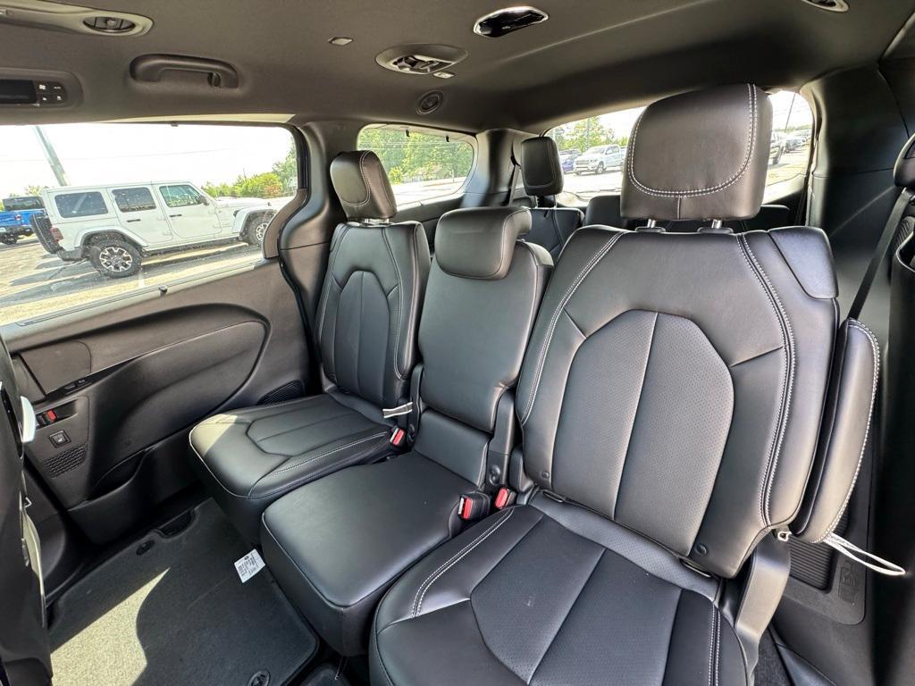 new 2025 Chrysler Pacifica car, priced at $48,077