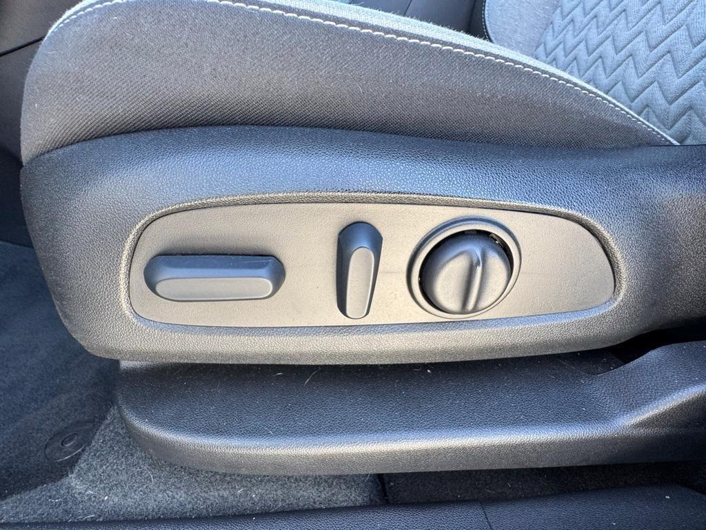 used 2023 Chevrolet Equinox car, priced at $19,999