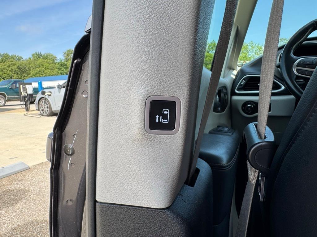 used 2020 Chrysler Pacifica car, priced at $17,001