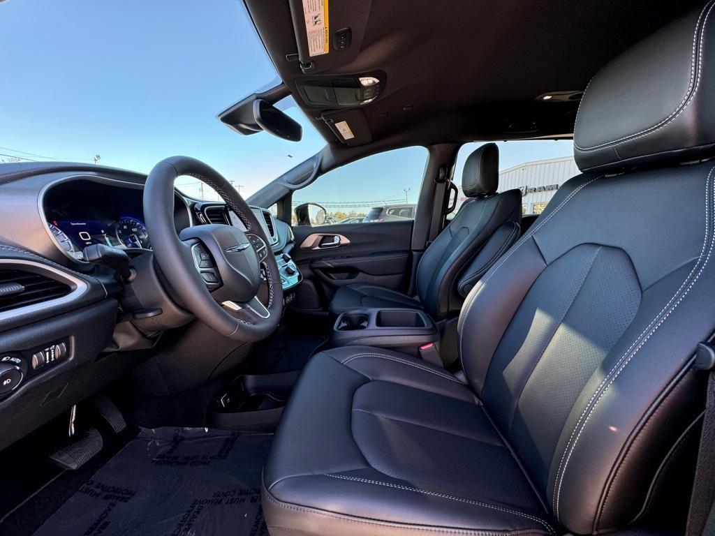 new 2025 Chrysler Pacifica car, priced at $48,041